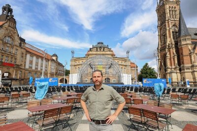 Veranstalter der Chemnitzer Filmnächte ringen mit der Stadt um den Theaterplatz - Michael Claus ist Veranstalter der Filmnächte auf dem Theaterplatz. Dort möchte er auch 2024 und 2025 bleiben. Die Stadt sieht das anders. 