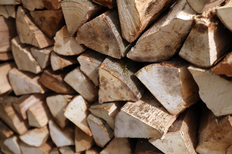 Verband zur Nachfrage nach Brennholz und Kohle: Der Markt ist leergefegt 