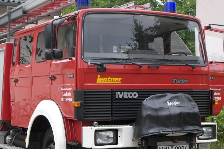 Verbandschef fordert mehr Geld für Zivilschutz - Löschgruppenfahrzeug der FFW Irbersdorf: Es wurde 1994 in Dienst gestellt, kam 2020 aber nicht durch den Tüv und ist stillgelegt. 