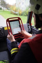 Auf dem Weg zum Einsatzort per App nachschlagen: Die Software unterstützt seit 2015 die meisten sächsischen Feuerwehren.  