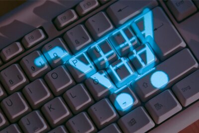 Verbraucherschützerin informiert in Meeraner Stadtbibliothek zu Kostenfallen im Internet - Derzeit sind sogenannte Fake-Shops eine Betrugsmasche im Internet.