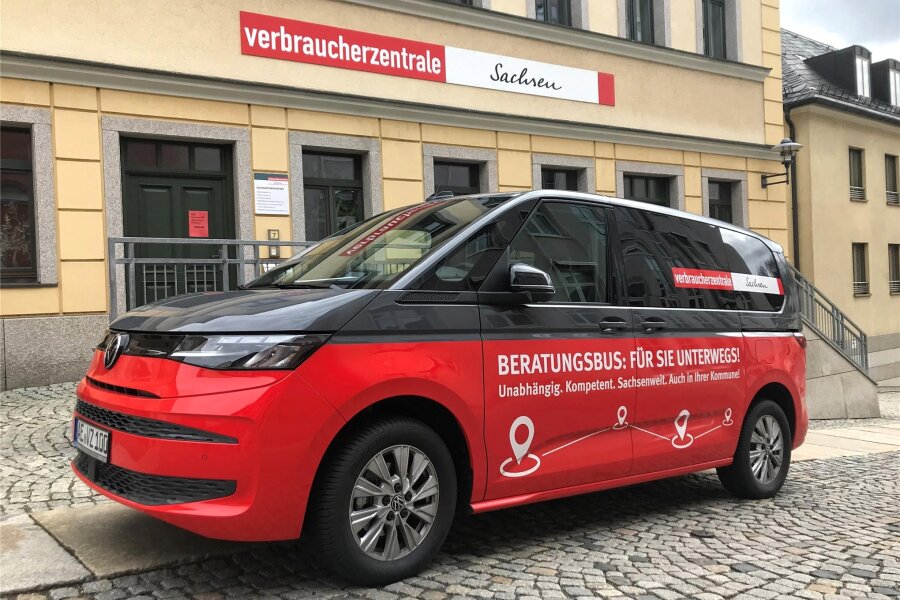 Verbraucherzentrale baut im Vogtlandkreis ihre mobile Beratung aus - Der rote Beratungsbus der Verbraucherzentrale steuert in diesem Jahr im Vogtland weitere Ziele an.