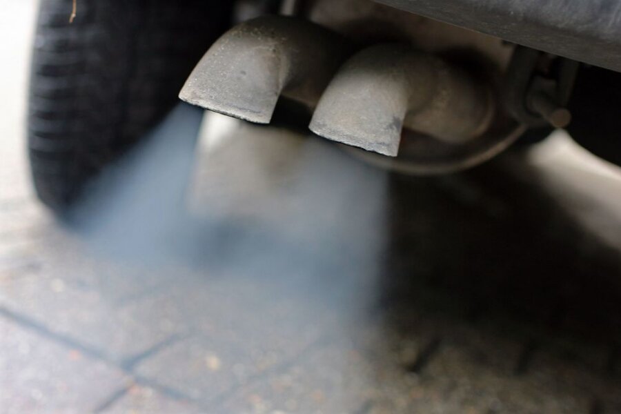 Das EU-Parlament will Herstellern ab 2035 verbieten, Autos mit Verbrennungsmotor zu verkaufen. Die EU-Länder müssten diesem Vorhaben aber noch zustimmen.