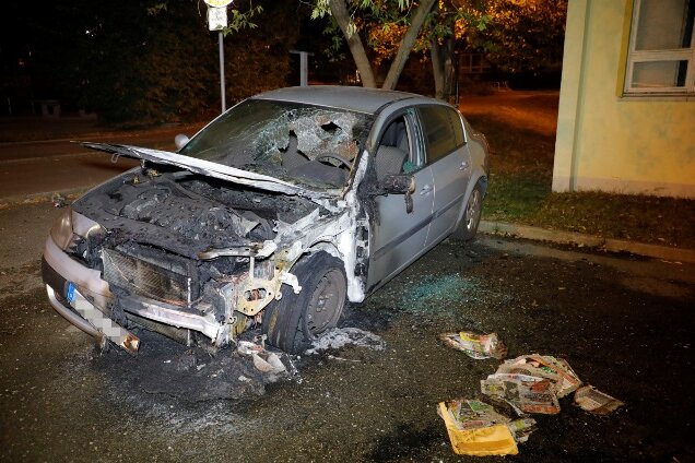 Verdacht der Brandstiftung: Wieder Autos in Markersdorf in Flammen - Zur Brandursache ermittelt die Polizei.