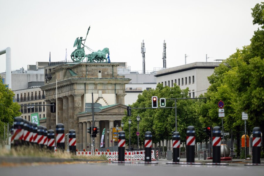 Verdächtiger Rucksack: Teile einer Berliner Fanzone geräumt - In Berlin wurden Teile einer Fanzone geräumt.