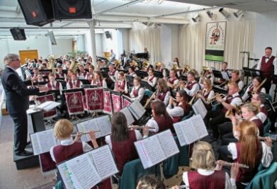 Verein setzt Musikern ein Denkmal - Das Orchester des Musikvereins Lichtenstein bei seinem Frühlingskonzert im Jahr 2018. Zwei Probenräume des Ensembles wurden jetzt nach verdienstvollen früheren Mitgliedern benannt. 