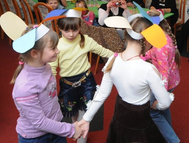 <p class="artikelinhalt">Mit Liedern und Tänzen aus ihrer Heimat Weißrussland erfreuten die Mädchen und Jungen die Meeraner Gastgeber. </p>