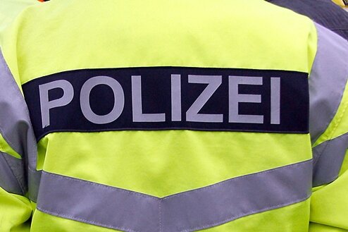 Verfassungsfeindliche Schmierereien an Firmen-Autos in Zwickau - 