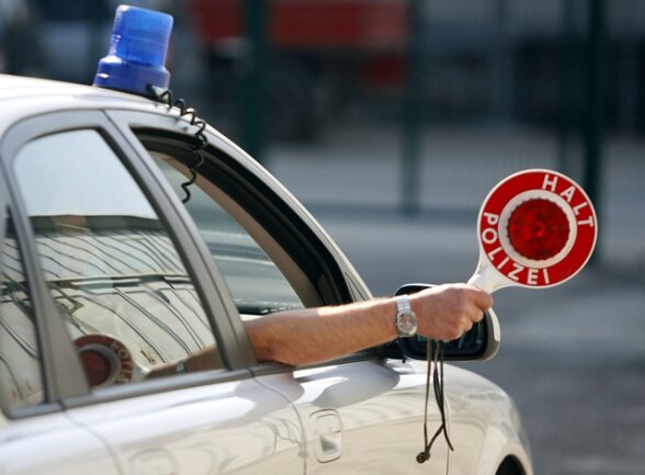 Verfolgungsfahrt: Audi-Fahrer rast mit 150 km/h durch Plauen - 