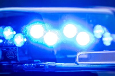 Verfolgungsjagd im Vogtland: Simson-Fahrer rast mit 120 Stundenkilometern durch Rothenkirchen - Die Polizei sucht Zeugen, die einen Raser mit einer Simson identifizieren können.