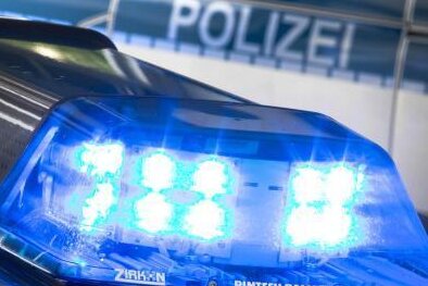 Verfolgungsjagd in Zwickau: Ein verletzter Polizist, zehntausende Euro Schaden - 