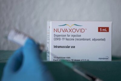 Verhaltene Resonanz zum Novavax-Impfstart in Zwickau - Mit dem Impfstoff Nuvaxovid des US-Herstellers Novavax gibt es nun eine Alternative zu den mRNA-Vakzinen von Biontech und Moderna. 