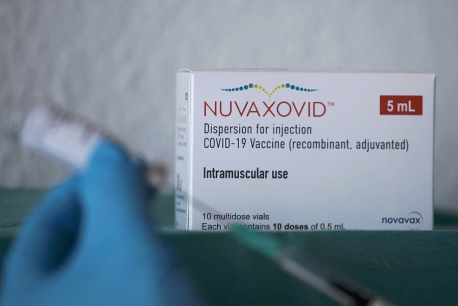 Verhaltene Resonanz zum Novavax-Impfstart in Zwickau - Mit dem Impfstoff Nuvaxovid des US-Herstellers Novavax gibt es nun eine Alternative zu den mRNA-Vakzinen von Biontech und Moderna. 
