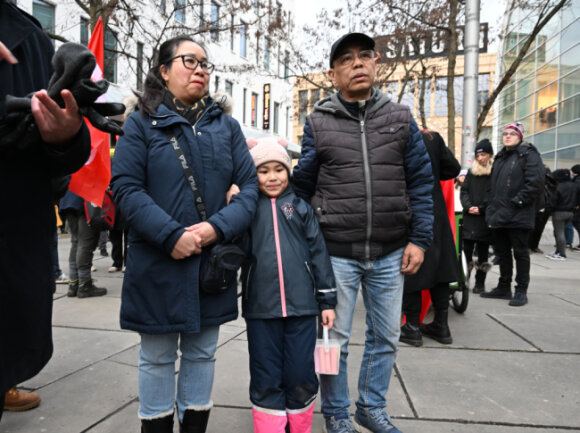 Verhandlung gegen Pham am Montag - Hoa Nguyen, Emilia Nguyen und Pham Phison Mitte Februar in Chemnitz.