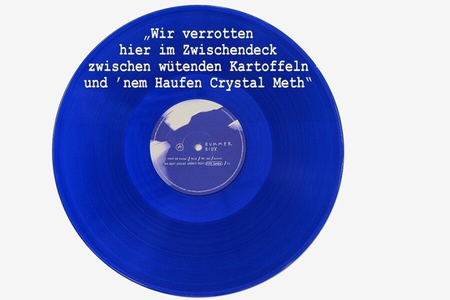 Kummers Soloscheibe ist blau. Das Zitat stammt aus dem Song "Schiff".