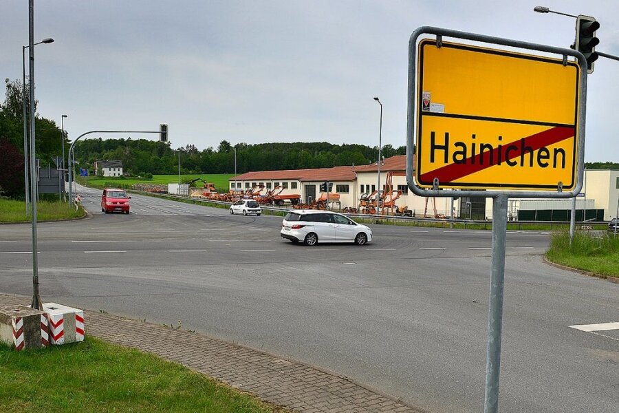 Verkehrslage in Hainichen entspannt sich - Auf der Kreuzung der B 169 undS 201 in Hainichen wurde die Fahrbahn erneuert. 
