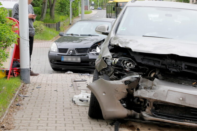 Verkehrsunfall an der Leipziger Straße - Bei einem Autounfall in Chemnitz ist eine Frau verletzt worden. 
