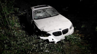 Verkehrsunfall auf der A 4: BMW überschlägt sich - 