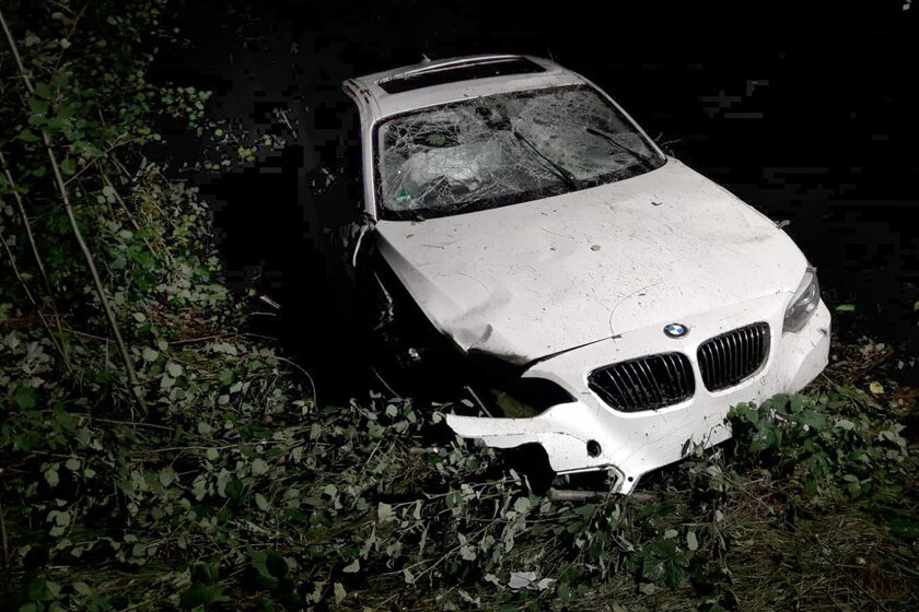 Verkehrsunfall auf der A 4: BMW überschlägt sich 