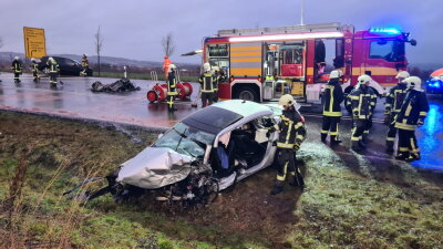 Verkehrsunfall bei Zwickau - Mitteltrasse für drei Stunden dicht - In den Unfall involviert waren insgesamt zwei Fahrzeuge und vier Personen.