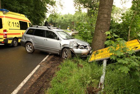 Verkehrsunfall in Oberschöna - In Oberschöna ist am Samstagnachmittag eine 29-Jährige aus bisher unbekannter Ursache von der Fahrbahn abgekommen.