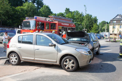 Verkehrsunfall mit vier Verletzten - Rettungshubschrauber im Einsatz - 