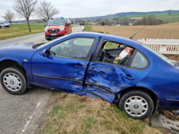 Verkehrsunfall mit zwei Schwerverletzten in Zschopau - 