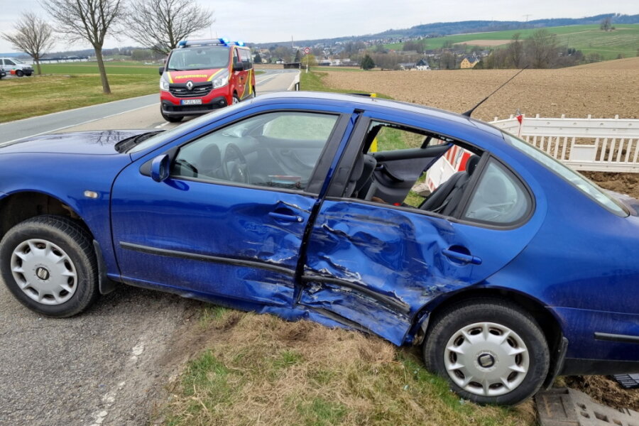 Verkehrsunfall mit zwei Schwerverletzten in Zschopau - 