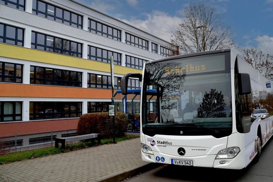 Verkehrsverbund Vogtland lädt Schulanfänger zu Schulbus-Trainingsfahrten ein - Unter den rund 10.000 Schülerinnen und Schülern, die der Verkehrsverbund Vogtland befördert, werden mit Beginn des neuen Schuljahres am 29. August auch mehr als 470 Erstklässler sein.