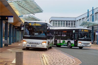Verkehrsverbund Vogtland verteuert ab August Fahrscheine für Bus und Straßenbahn - Wer im Vogtland mit dem Bus fährt, muss ab August tiefer in die Tasche greifen.
