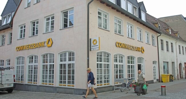 Verlässt die Commerzbank Crimmitschau? - Die Crimmitschauer Commerzbank ist unweit des Marktes und Kirchplatzes zu finden. 