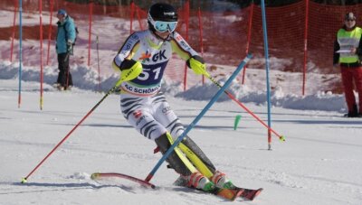 Verletzung bremst Sausewind noch aus - Max Ludwig vom Skiclub Carlsfeld gab beim Slalom in Schöneck trotz seiner Rückenverletzung alles. 