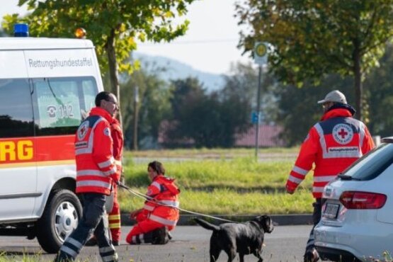 Vermisste Achtjährige im tschechischen Böhmerwald gefunden - Zeitweise waren rund 800 Einsatzkräfte aus Bayern und Tschechien an der Suchaktion beteiligt.