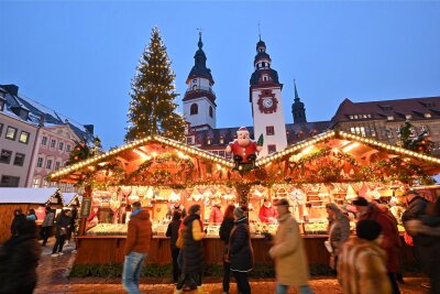 Vermisste Kinder, 500.000 gespülte Geschirrteile und ein gestellter Einbrecher: Stadt bilanziert den Chemnitzer Weihnachtsmarkt - Mit 23 Tagen war der diesjährige Weihnachtsmarkt deutlich kürzer als der vorangegangene. Dennoch ist man im Rathaus zufrieden.