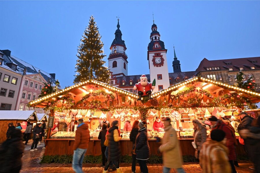 Vermisste Kinder, 500.000 gespülte Geschirrteile und ein gestellter Einbrecher: Stadt bilanziert den Chemnitzer Weihnachtsmarkt - Mit 23 Tagen war der diesjährige Weihnachtsmarkt deutlich kürzer als der vorangegangene. Dennoch ist man im Rathaus zufrieden.