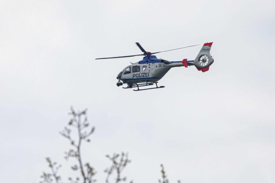 Der Hubschrauber kreiste am Sonntag längere Zeit über Plauen.