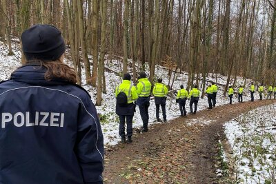 Vermisster Rentner aus Rochsburg: Wie es mit der Suche weitergeht - Die Polizei suchte zuletzt am 6. Dezember nach einem Vermissten aus Rochsburg.