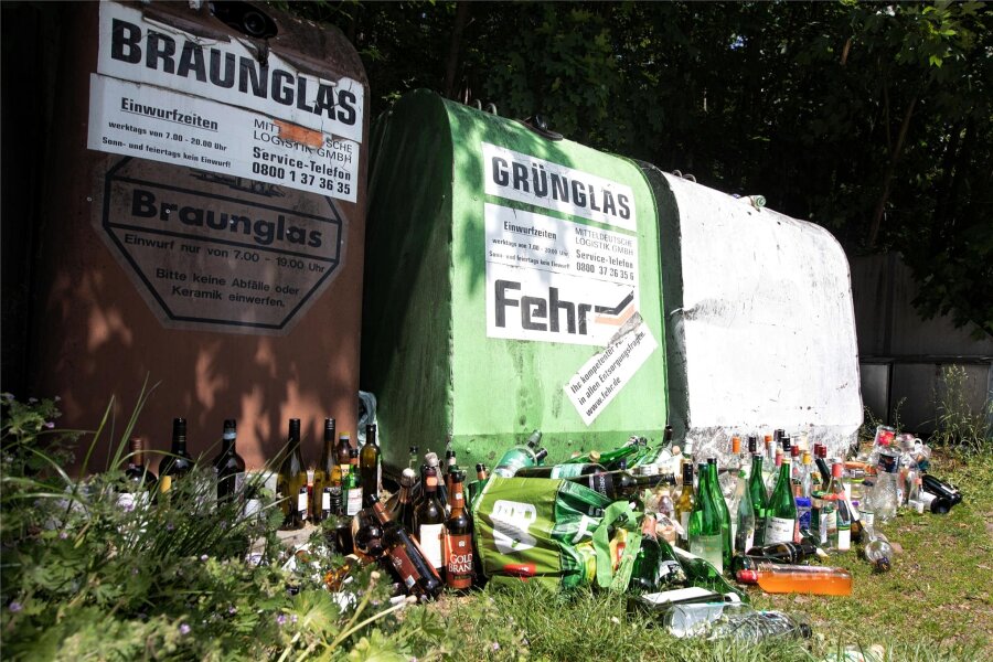 Vermüllte Container-Standorte: Plauen will das alljährliche Chaos diesmal vermeiden - Dieses Archivfoto zeigt den ehemaligen Containerstandplatz an der Theaterstraße in Plauen. Alles soll besser werden.