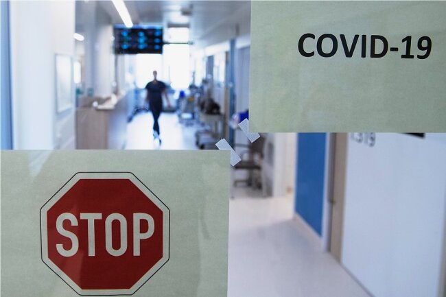 Verschobene OPs: Annaberger Klinik wegen Corona erneut stark belastet - Die Anzahl von Corona-Patienten in den hiesigen Krankenhäusern steigen. Am Dienstag waren es in den sechs Kliniken im Kreis knapp 100 Patienten. 