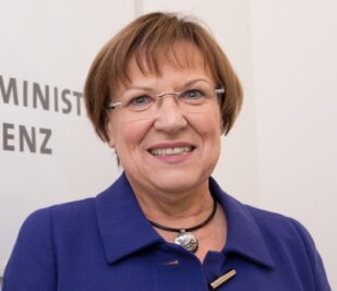 Verspätung für das neue Schulgesetz - Brunhild Kurth, Kultusministerin