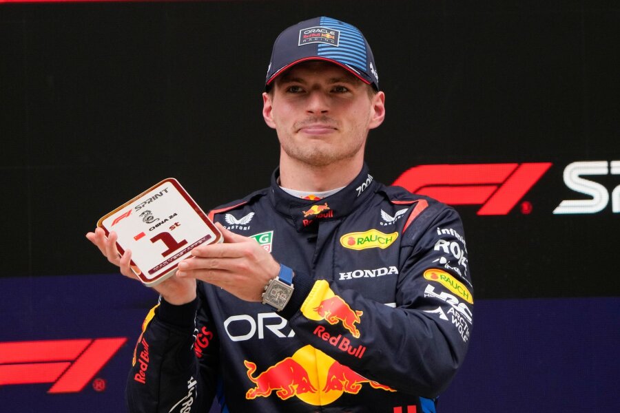 Verstappen siegt im ersten Sprint der Saison vor Hamilton - Red-Bull-Pilot Max Verstappen konnte einen Sieg im Sprintrennen einfahren.