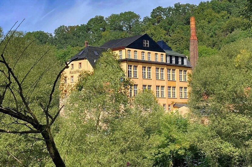 Viele Passanten wissen gar nicht, welche Schätze in der 200 Jahre alten denkmalgeschützten "Tannenhauerfabrik" am Zschopauufer zwischen Braunsdorf und Flöha gehütet werden.