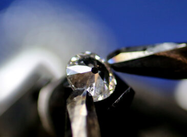 Bei der Diamantbestattung werden Teile des Verstorbenen in einen Diamanten (Symbolbild) gepresst. 