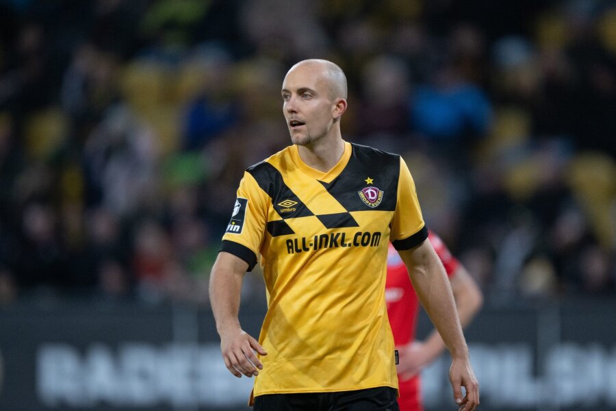 Verteidiger Kraulich wechselt von Dresden nach Essen - Dynamos Tobias Kraulich steht auf dem Feld. Der Verteidiger verlässt Dynamo.