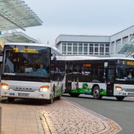 Verträge gekündigt: Busverkehr im Vogtland ab 1. April ungewiss - Im Busverkehr zukunftssicher aufgestellt glaubte sich der Verkehrsverbund Vogtland mit seinem 2019 eingeführten Vogtlandnetz. Mit explodierenden Dieselpreisen hat keiner gerechnet. 