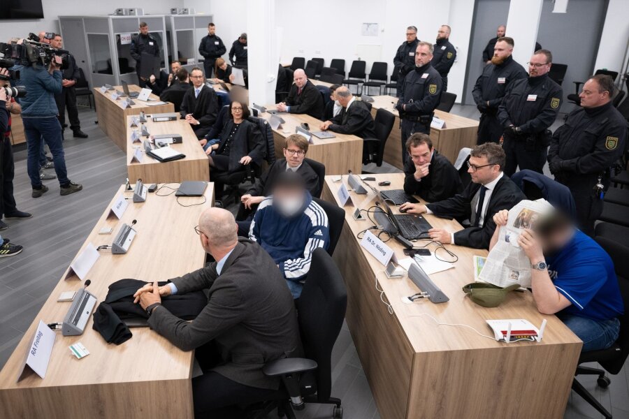 Verurteilte vor Ladung zu Haftantritt - Die Angeklagten im Prozess um den Juwelenraub im Grünen Gewölbe sitzen im Landgericht Dresden.