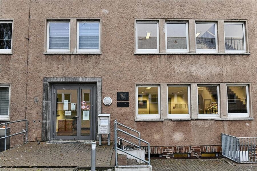 Verurteilter Sexualstraftäter sorgt für Unruhe im Dorf - Im Amtsgericht Freiberg an der Heinrich- Heine- Straße (Übergangsobjekt) wurde der Täter verurteilt.