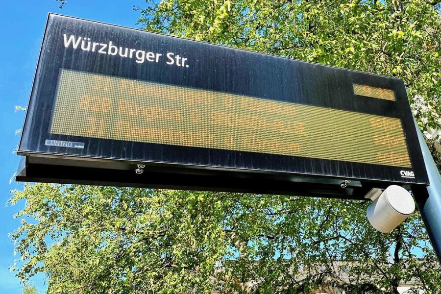 Verwirrung bei Bus und Bahn in Chemnitz: Anzeigetafeln spielen verrückt - Wenn angeblich alle Busse auf einmal kommen: In Chemnitz gibt es derzeit Probleme mit den Anzeigen an Haltestellen. 