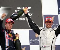 Vettel bei Button-Sieg auf Rang zwei - Sebastian Vettel (l.) jubelt mit Sieger Jenson Button