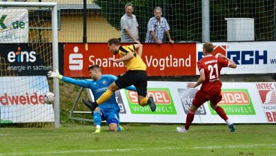 VfB Auerbach fährt ersten Saisonsieg ein - Die Regionalliga-Partie des 4. Spieltages verfolgten in Auerbach 465 Zuschauer.